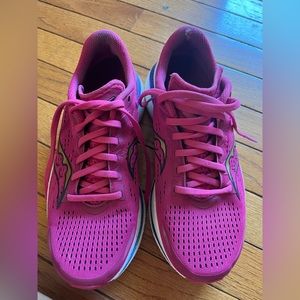 Women’s Saucony Endorphin Speed 3 - Size 8